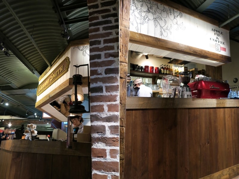 店内は、横浜赤レンガ倉庫の雰囲気にマッチした、レトロな雰囲気（2015年4月24日撮影）