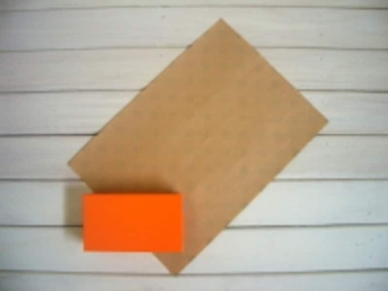 包装紙の包み方！ななめ包み/デパート包み：不祝儀用は箱を右側に