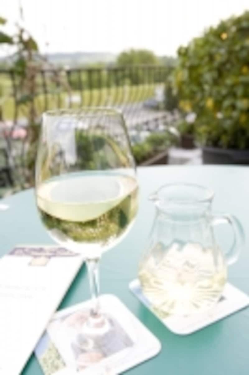 un pichet de vin
