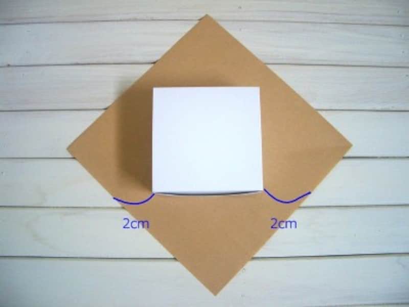 正方形の箱のラッピング スクエア包み 風呂敷包み の包み方のコツ ラッピングの方法 All About