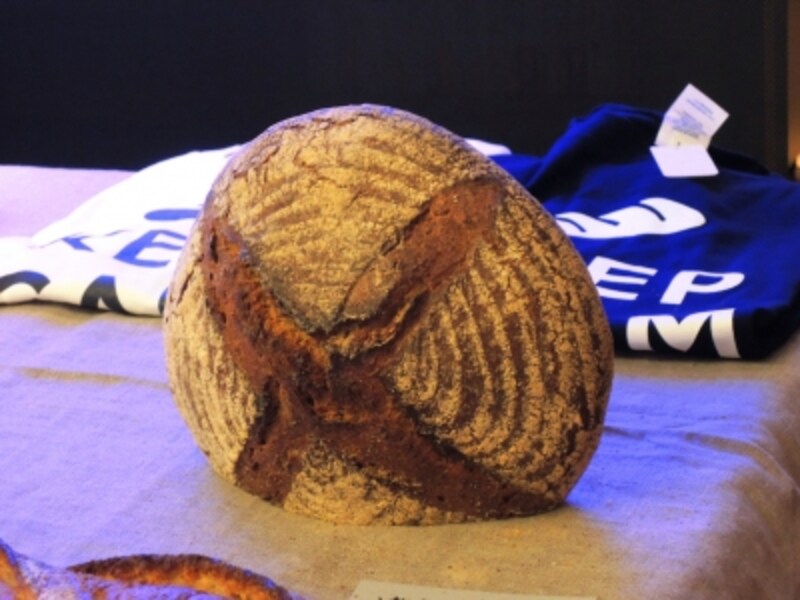 パーラー江古田の全粒粉のカンパーニュ