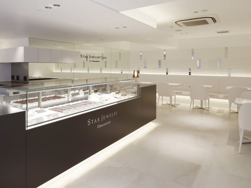 インテリアは白とショコラブラウンを基調とした、スタイリッシュな印象(画像提供:スタージュエリー)