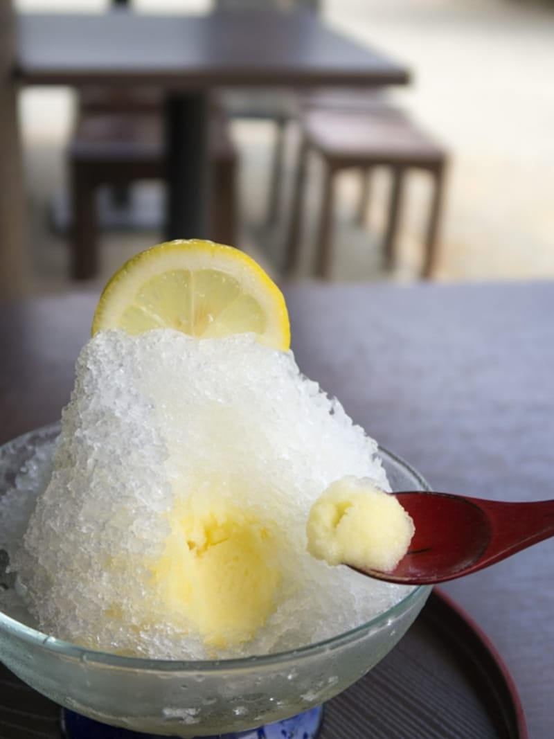 「ゆずれもん」の真ん中にはゆずシャーベットが(2015年7月29日撮影)