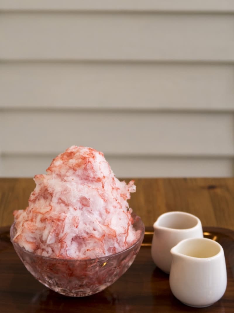 ユニオンカフェ「苺氷り(いちごおり)(670円税込)」。ふんわりと均等に入った完熟イチゴがさわやかな味わい(2015年7月23日撮影)
