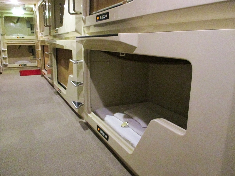 カプセルホテル