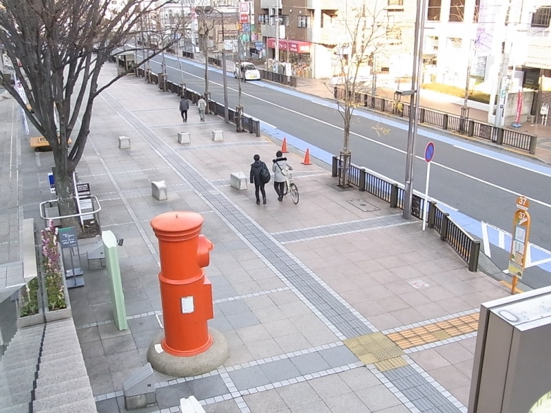 日本一丸ポストとバス停