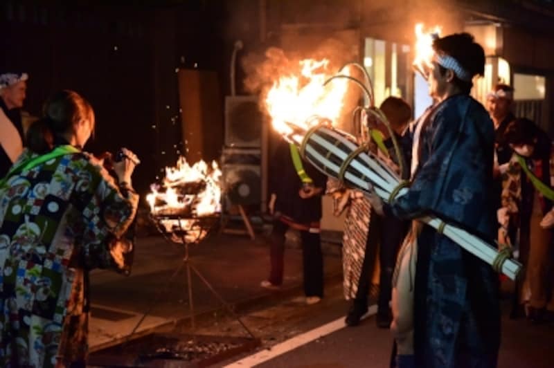 毎年、10月22日の夜に行われる「鞍馬の火祭」