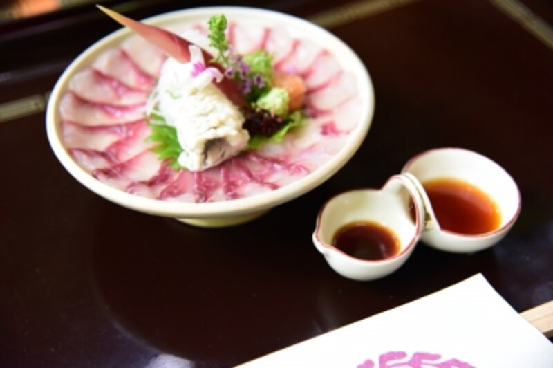 「向付」は、鰻と鯉の二種盛り