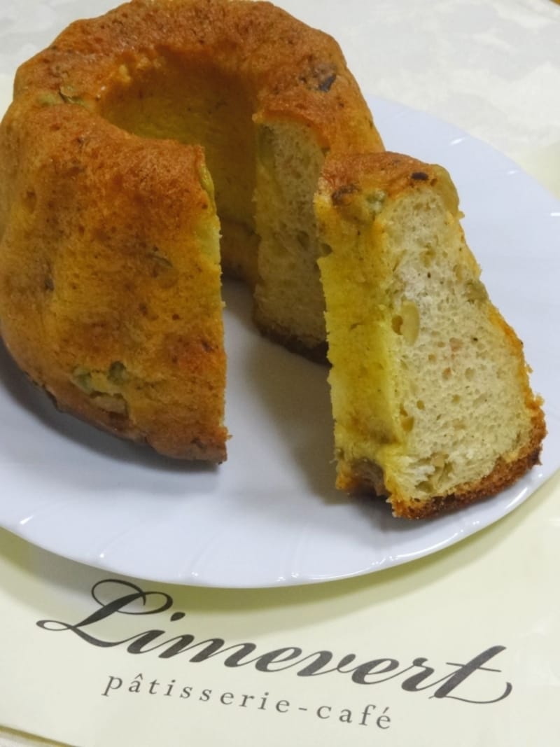 「リムヴェール・パティスリーカフェ」の「クグロフサレ」(税込700円)