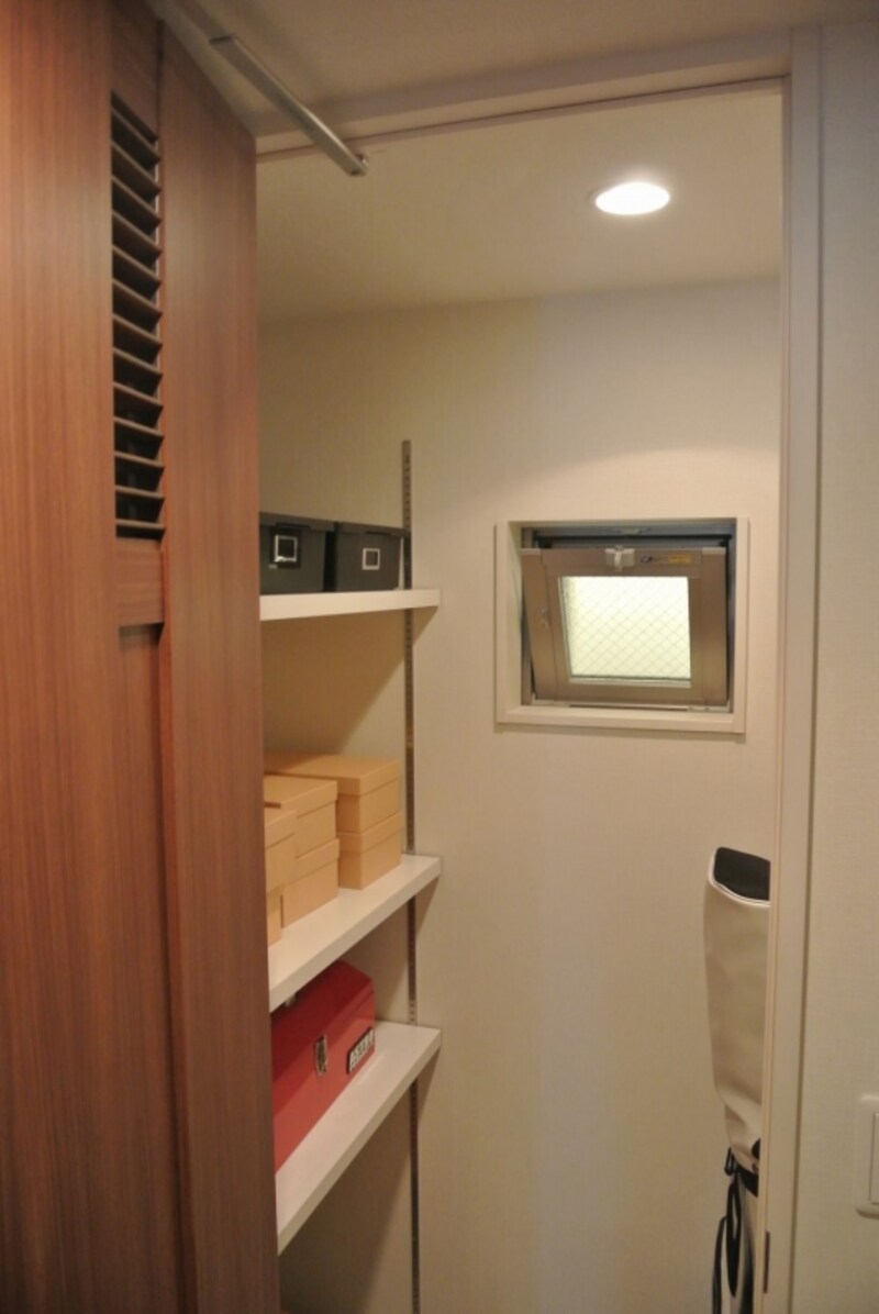 モデルルームの玄関横収納