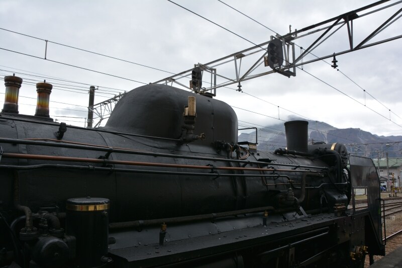 秩父駅からはSLの先に武甲山