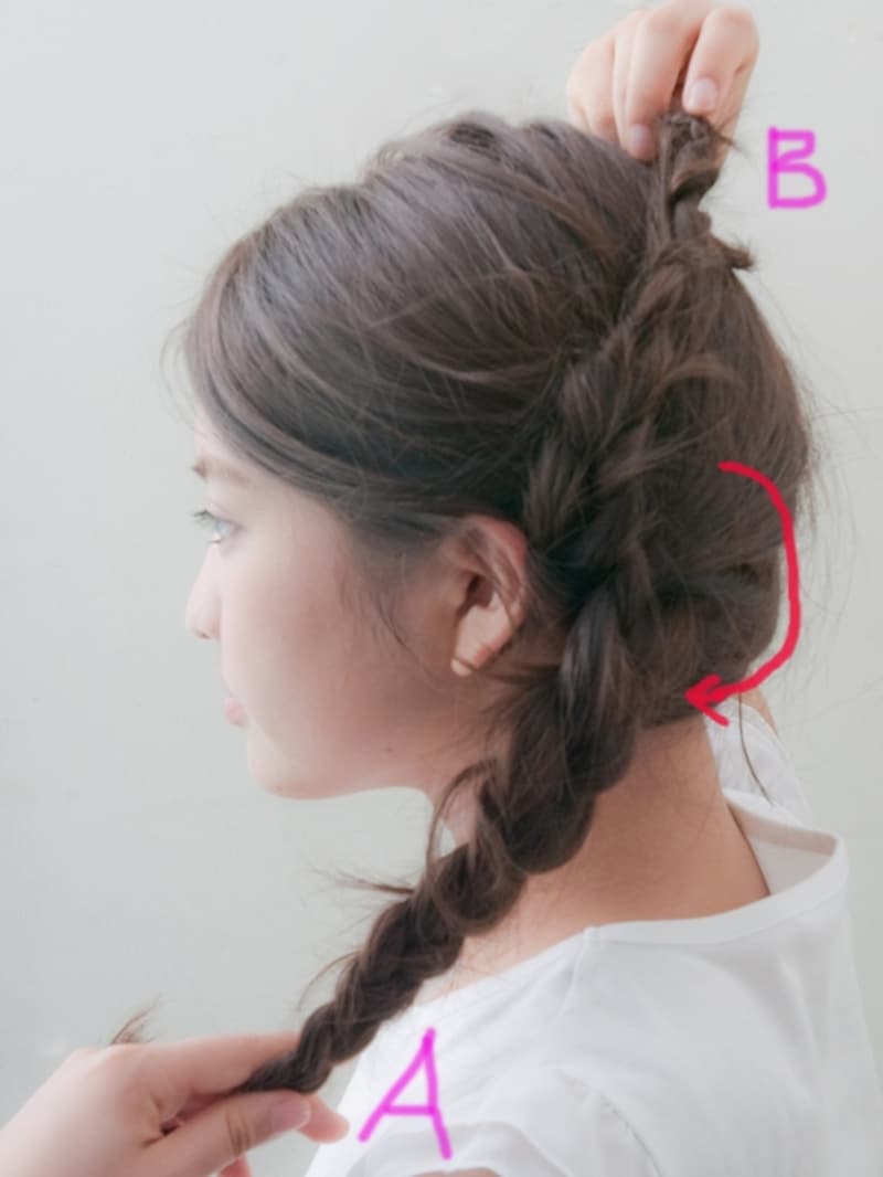 の根元に沿うように巻きつけるとたるみにくい