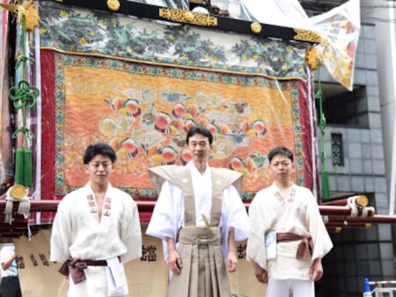 「ういろう」社員とともに祇園祭の山鉾巡行に参加される外郎さん。2016年祇園祭にて