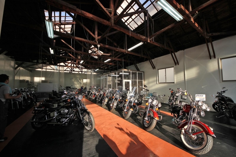 希望の車種を専門に取り扱うショップに任せてみるのがベスト。一般人では見つけられない一台を探してきてくれる