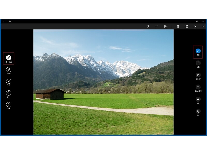 「補正」による自動補正適用後。明るくなり、色味が改善され、傾きも補正されました。