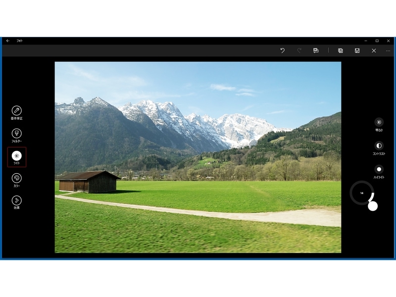 「ライト」では「明るさ」「コントラスト」「ハイライト」「影」を調整します。