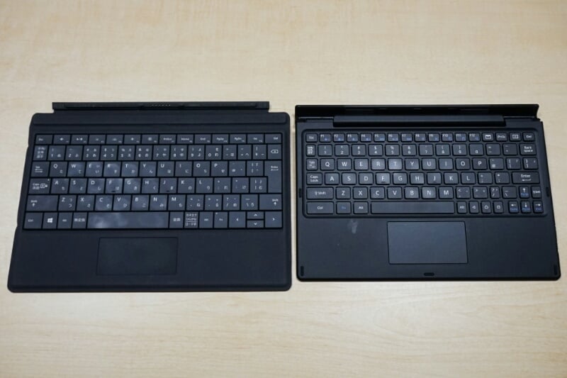 左からSurface 3用タイプカバー、Xperia Z4 Tablet用BKB50