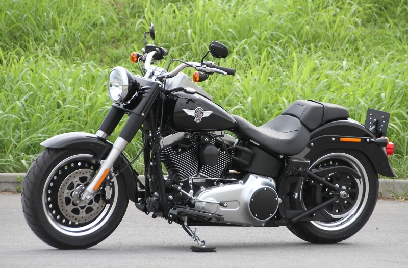 スリムと押し引きを比較すると、その重量を確実に感じ取れる。長く付き合ううえで「重い」というのは後々効いてくることが……