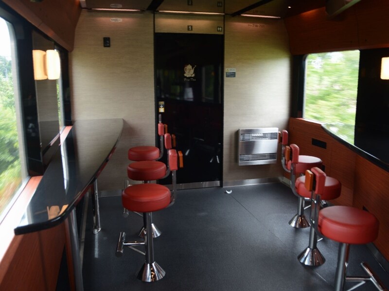 カフェカウンター脇にあるカウンター席