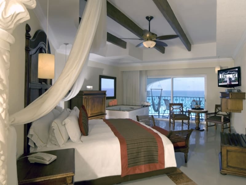 全室オーシャンビューの客室は、その広さと豊富な設備が魅力