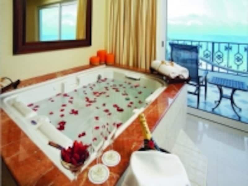 海を眺めながらジャクジーは最高！