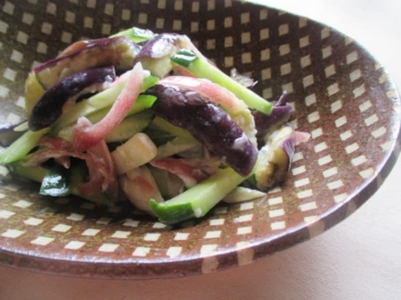 ミョウガの風味が、さわやかなナスレシピ