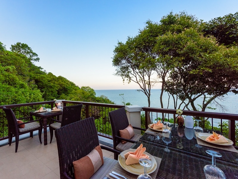 絶景レストランといえばテラス席の予約は必須!早めに確保したい