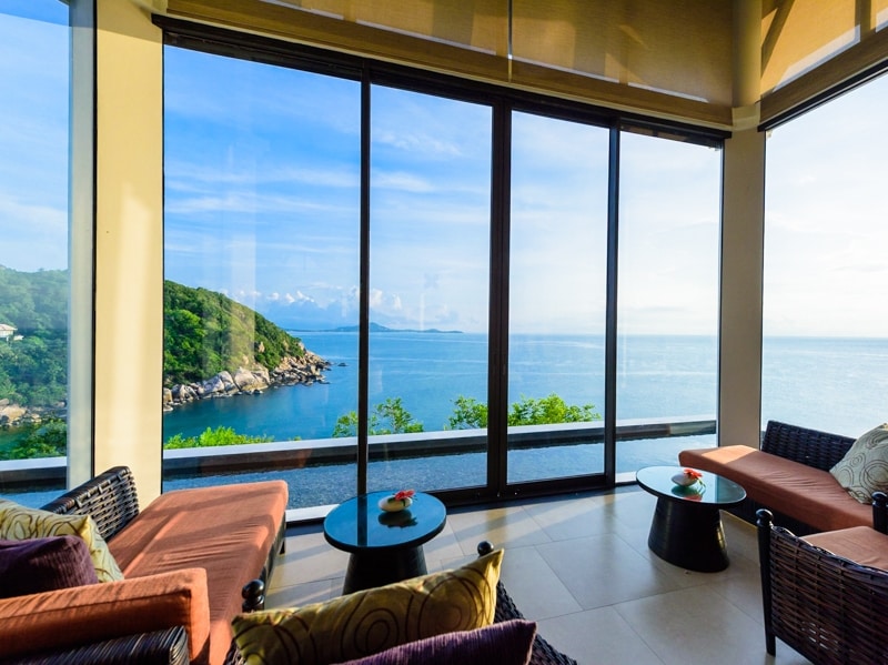 １８０度オーシャンビューのロビーラウンジに感動！