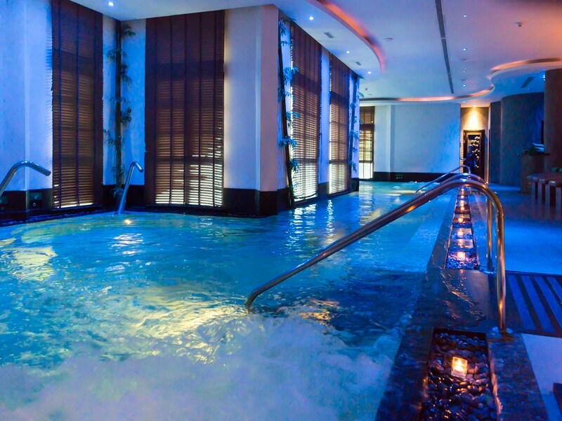 ハイドロプールには足、肩、ボディ用のジェット マッサージなど７つの仕掛けが！