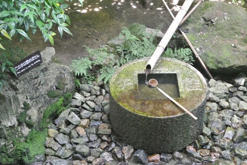 徳川光圀寄進とされる「つくばい」