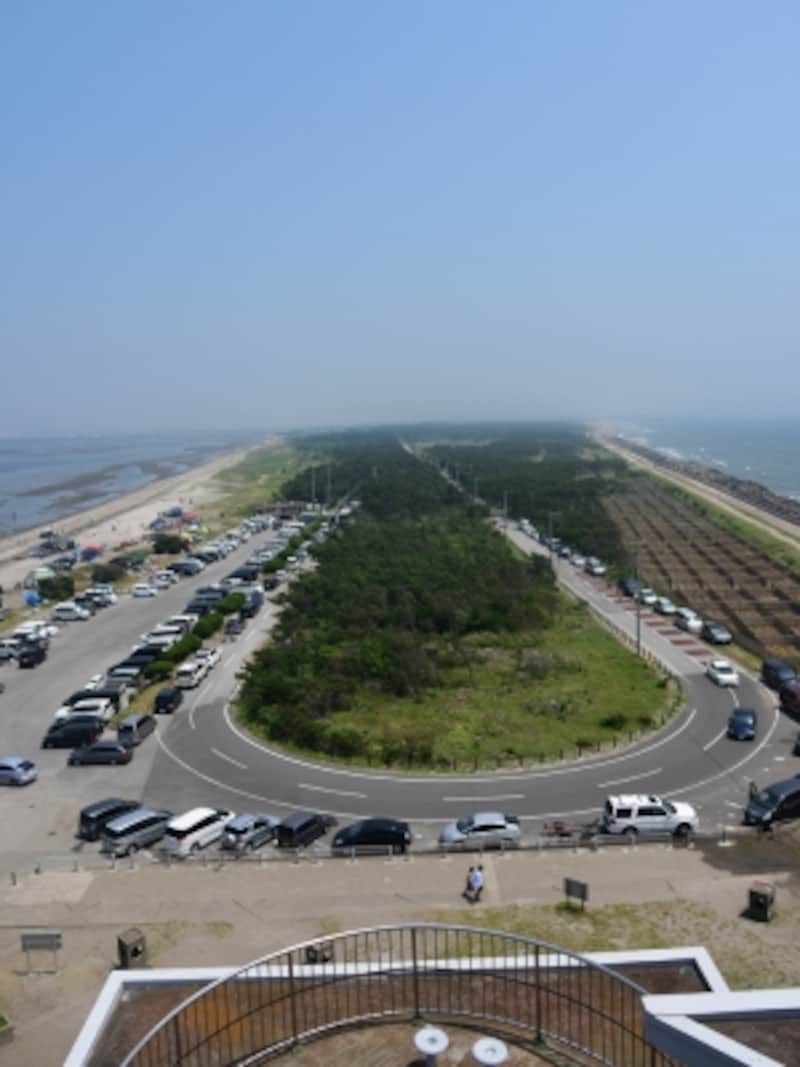 海に突き出した富津岬の突端にある展望台からの眺望(陸側)