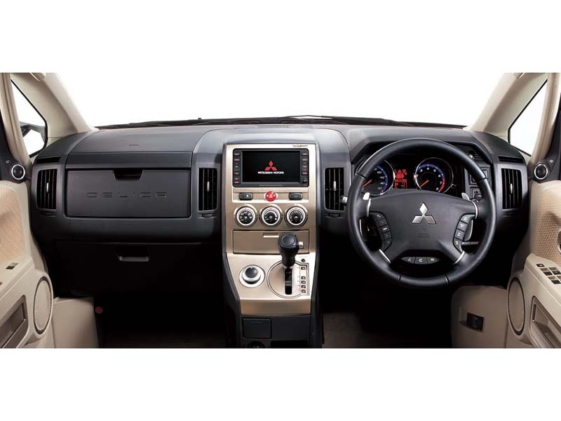 三菱デリカD:5undefinedインパネ