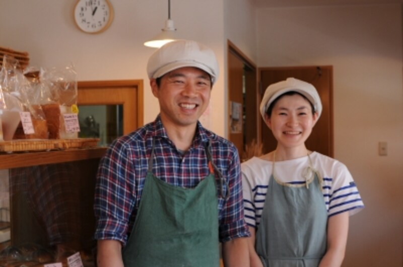 齊木俊雄さん、久子さん。二人でパンを焼いている。