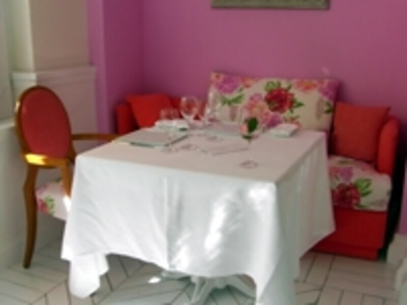 カラフルなローズピンクのコーディネート