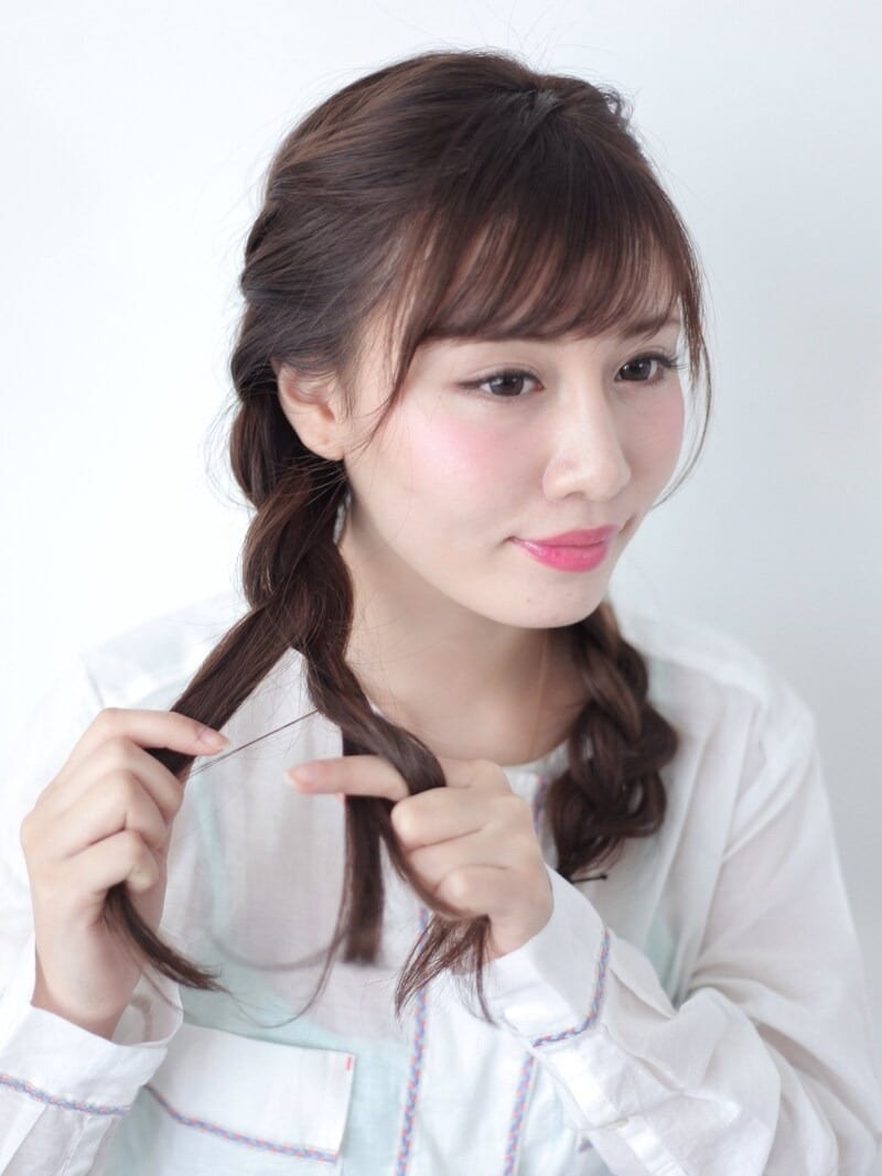 反対側も同様に編み込んでいきます