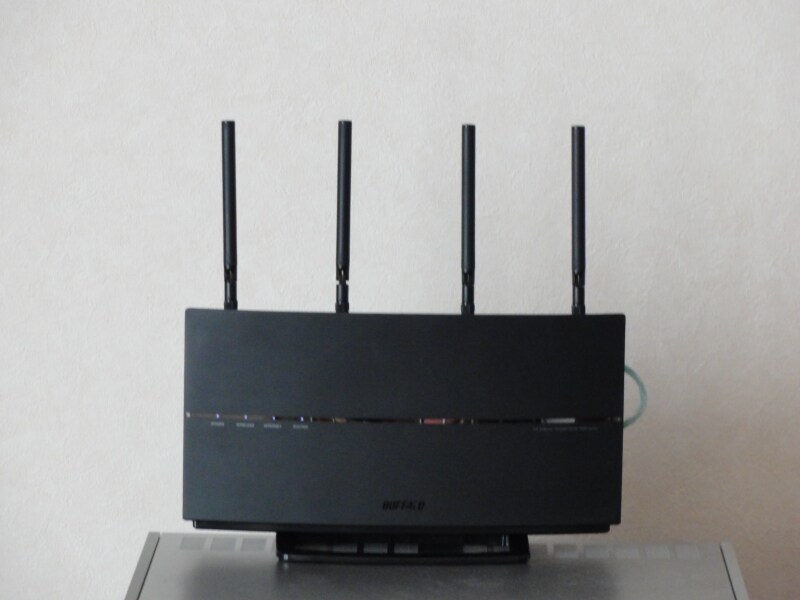 BUFFALO 無線LANルーター 4本アンテナ やむ無く 黒