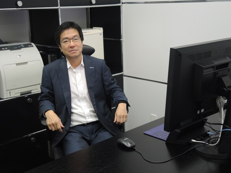 樋口会長の部屋は、一部がホワイトボードになっており、そこにはビジネスに関するさまざまなメモが……もちろん、取材時は大きな付箋で隠されていました。