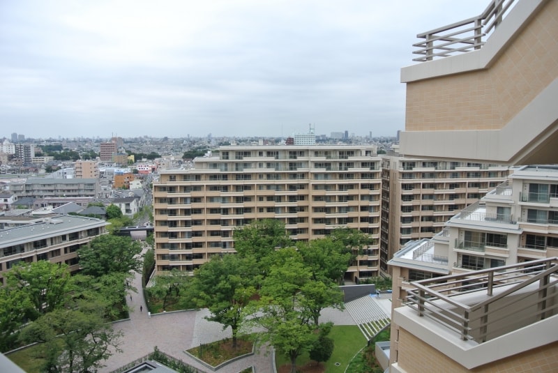 外廊下からの開放的な景色