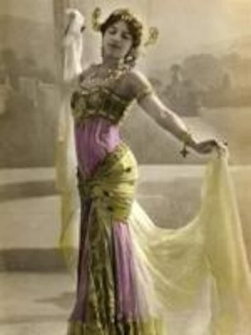 ヨーロッパ人のイメージするオリエンタル・ダンスを模倣していたマタハリ