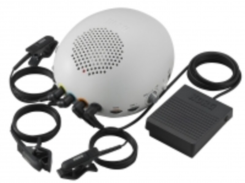 センサー内蔵クリップが3つ、ペダルが1つのセット。音は白い本体のスピーカーから