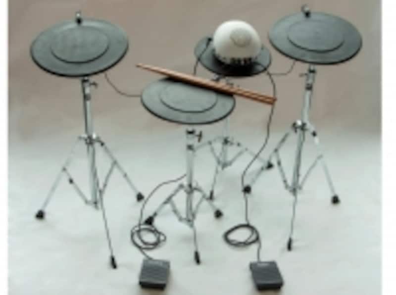 練習用パッドに取り付ければ、本格的なドラムサウンドで演奏ができます