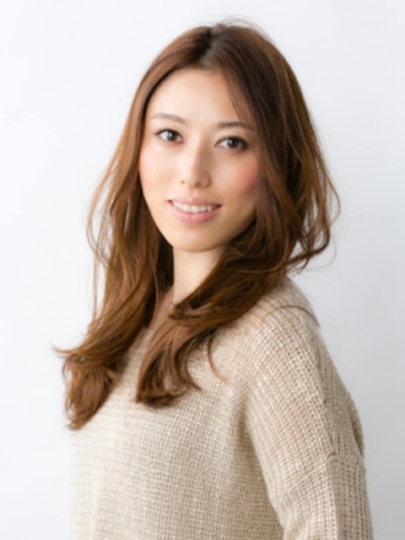 素髪ウェーブが色っぽい大人のロングヘアスタイル ヘアスタイル 髪型 All About 素髪ウェーブが色っぽい大人のロングヘアスタイル ヘアスタイル 髪型 All About