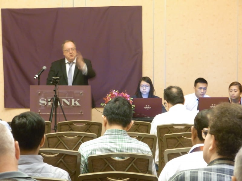 スピンク社のフロアオークションの様子