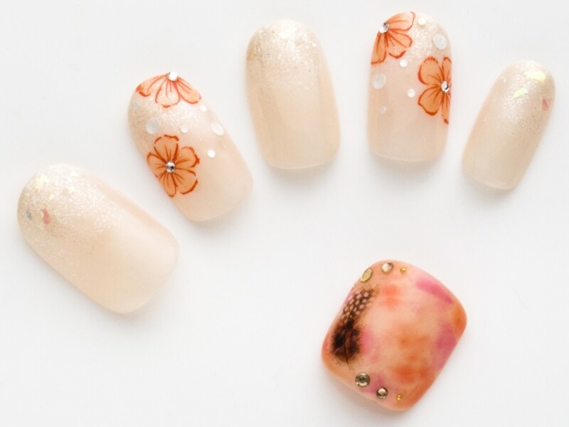 咲き誇るオレンジフラワーでリゾート気分