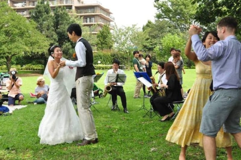 公園でダンス(東京都・国分寺市) 撮影:dutch