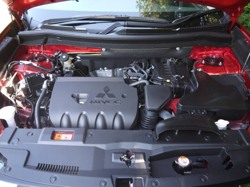 三菱アウトランダー