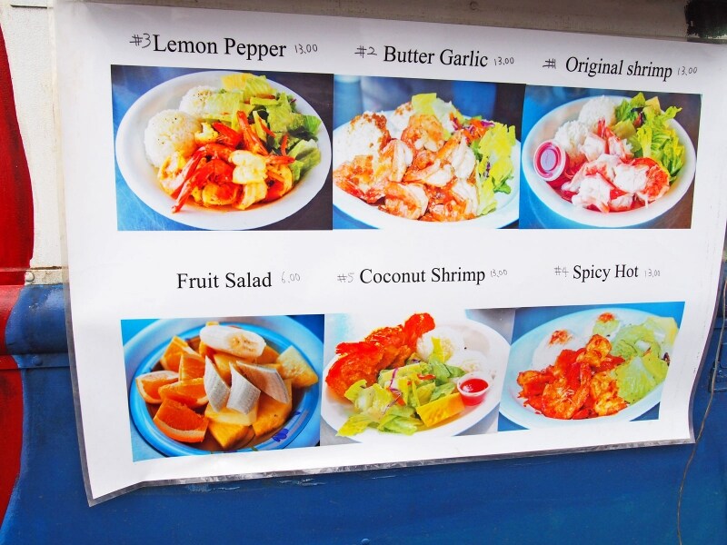 #1のオリジナルは蒸しエビ。ココナッツの衣をまぶした#5のココナッツシュリンプは、シュリンプ対決No.1に輝いたメニュー