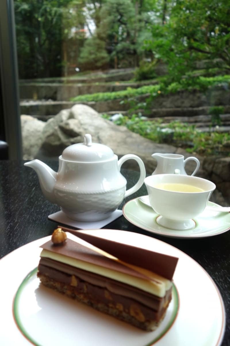 お庭を眺めながら味わいましょう。