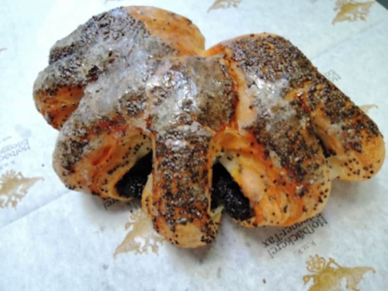 ケシの実はペストリーにも。モーンクローネ（300円）