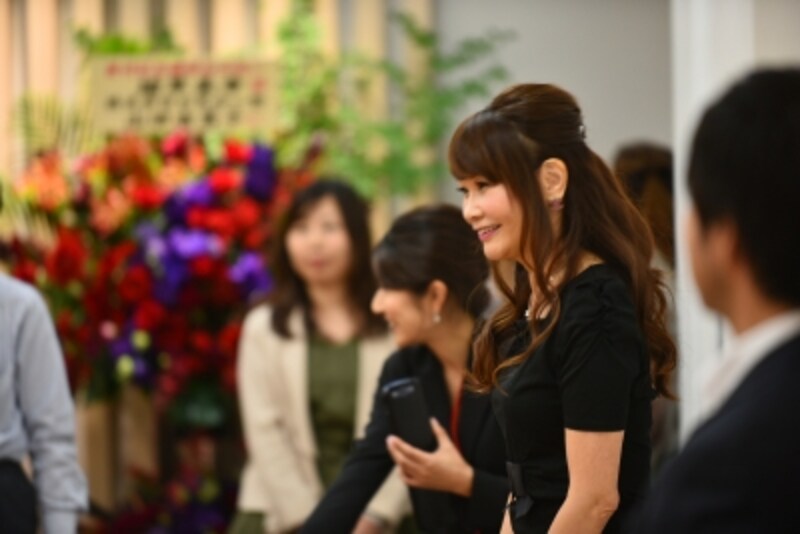 お見送りに立ち、皆さんにご挨拶をさせていただきました。